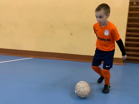 ДЕНЬ ЗА ДНЕМ. СРЕДА: КТО ЛЮБИТ ФУТБОЛ И В НЕПОГОДУ, ТОТ КРАСАВЦЕМ БУДЕТ НА СОЛНЦЕ...