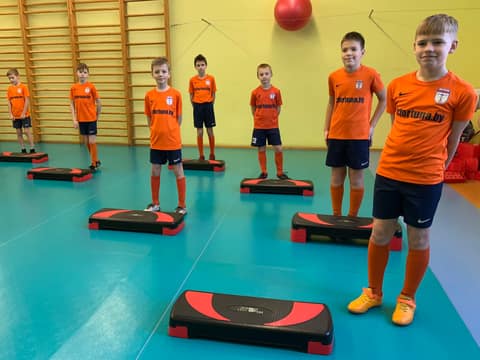 ДЕНЬ ЗА ДНЕМ. ЧЕТВЕРГ: STEP BY STEP!