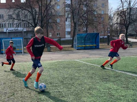 ДЕНЬ ЗА ДНЕМ: ЛЕТНИМ ЗНОЕМ ВДРУГ СТАНЕТ СТУЖА, ТЫ ПОЙМЕШЬ, ЧТО ФУТБОЛУ НУЖЕН...