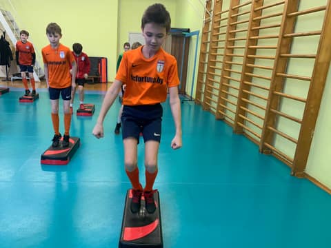 ДЕНЬ ЗА ДНЕМ. ЧЕТВЕРГ: STEP BY STEP!
