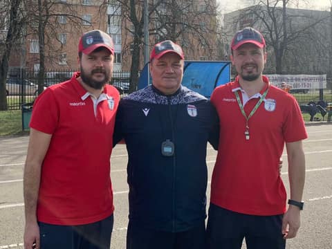 ДЕНЬ ЗА ДНЕМ: ПЧЕЛЫ НЕ ТЕРЯЮТ ВРЕМЕНИ НА  ОБЪЯСНЕНИЯ МУХАМ ТОГО, ЧТО МЕД ЛУЧШЕ НАВОЗА...