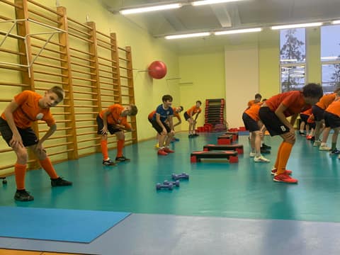 ДЕНЬ ЗА ДНЕМ. ЧЕТВЕРГ: КРУГОВАЯ ТРЕНИРОВКА - ЭТО ВАМ НЕ ТАНЦЫ В КРУГЕ...