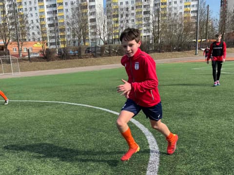 ДЕНЬ ЗА ДНЕМ: ЛЕТНИМ ЗНОЕМ ВДРУГ СТАНЕТ СТУЖА, ТЫ ПОЙМЕШЬ, ЧТО ФУТБОЛУ НУЖЕН...