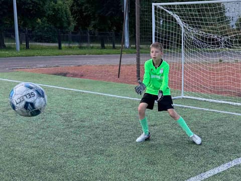ДЕНЬ ЗА ДНЕМ: В ТВОЕ ОКНО ГЛЯДИТ ЗВЕЗДА НЕСМЕЛО...