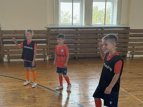 ДЕНЬ ЗА ДНЕМ: А НОВИЧКИ ВСЕ ПОДХОДЯТ. И ПРАВИЛЬНО ДЕЛАЮТ...