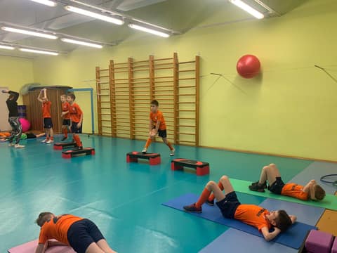 ДЕНЬ ЗА ДНЕМ. ЧЕТВЕРГ: КРУГОВАЯ ТРЕНИРОВКА - ЭТО ВАМ НЕ ТАНЦЫ В КРУГЕ...