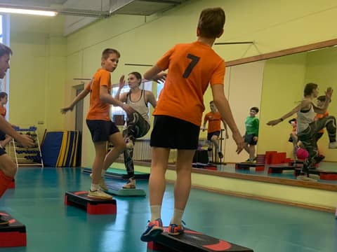 ДЕНЬ ЗА ДНЕМ. ЧЕТВЕРГ: STEP BY STEP!