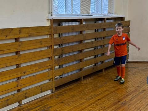 ДЕНЬ ЗА ДНЕМ: ВЗГЛЯД СЛУЧАЙНЫЙ ПОЙМАЛ УЛЫБКУ. НЕЗАМЕТНО. В ОДНО КАСАНЬЕ...