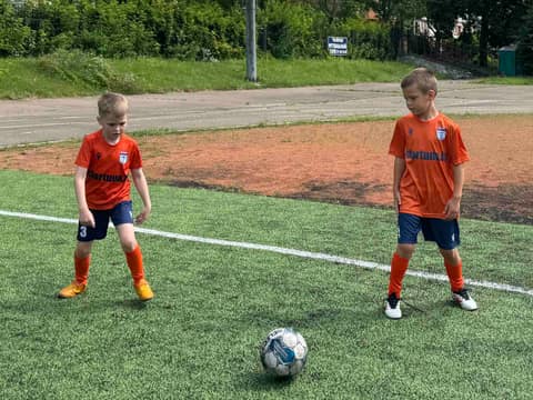 ДЕНЬ ЗА ДНЕМ: ТРУДНО ХОДИТЬ ПО ЗЕМЛЕ, ЕСЛИ УМЕЕШЬ ЛЕТАТЬ...