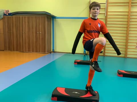 ДЕНЬ ЗА ДНЕМ. ЧЕТВЕРГ: STEP BY STEP!