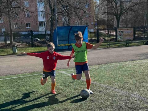 ДЕНЬ ЗА ДНЕМ: МЫ - ДОЛГОЕ ЭХО ДРУГ ДРУГА...
