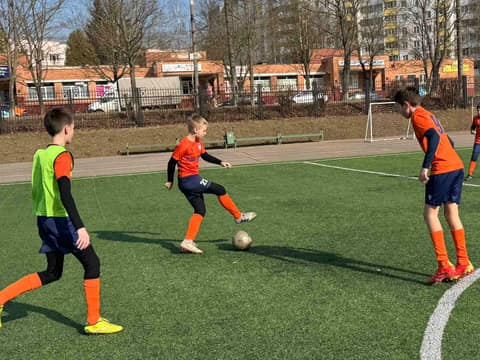 ДЕНЬ ЗА ДНЕМ: КАЖДЫЙ ПО-СВОЕМУ МАМУ ПОЗДРАВИЛ...