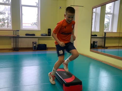 ДЕНЬ ЗА ДНЕМ. ЧЕТВЕРГ: КТО ПРИХОДИТ В "ЧУДО-МАСТЕР", ТОТ СЕРЬЕЗНЫЙ МАЛЫЙ...
