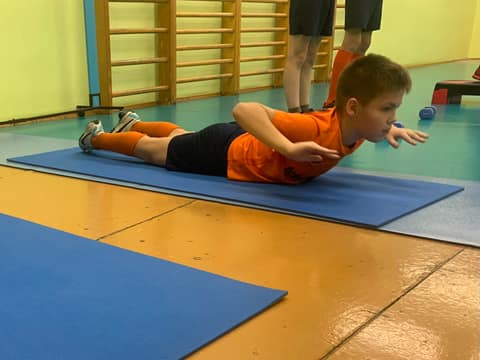 ДЕНЬ ЗА ДНЕМ. ЧЕТВЕРГ: КРУГОВАЯ ТРЕНИРОВКА - ЭТО ВАМ НЕ ТАНЦЫ В КРУГЕ...